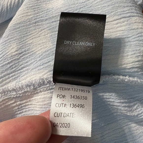 Torrid Crop Top 1X Blue White Off Shoulder V-Neck Tie Dye Gauze Lightweight - Picture 9 of 9